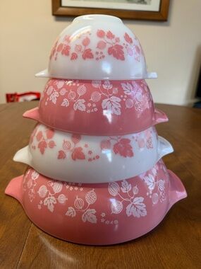 Pyrex Pink Gooseberry mixing bowl set